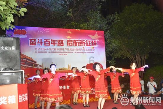 大型警车找轮胎