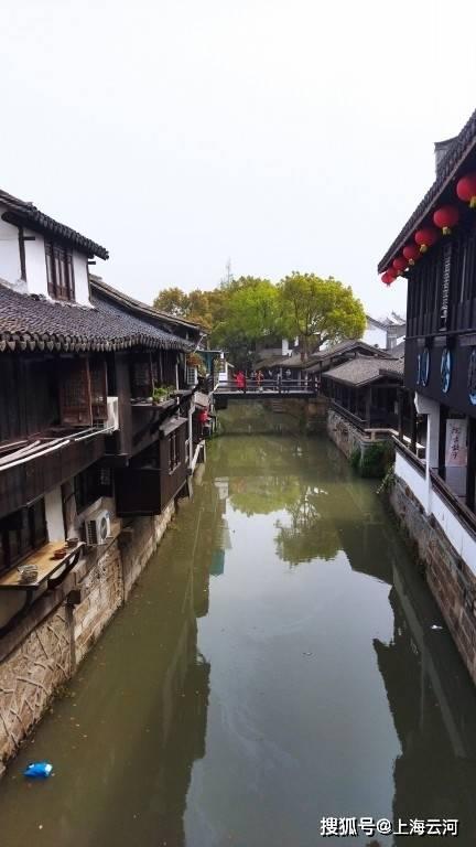 小姐姐把一件长款T恤穿出别样的美，就是这么简单，你爱了吗？